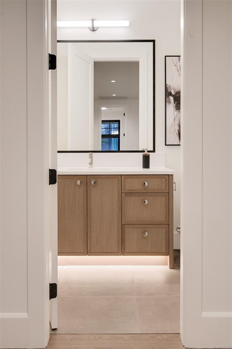 1039 Falkland Rd, Oak Bay, BC