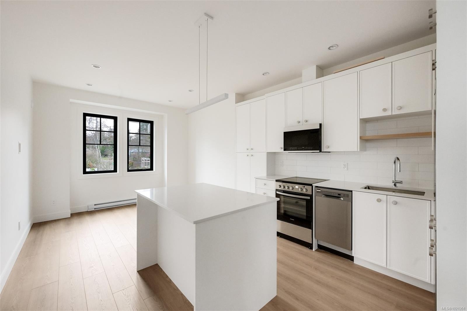 1039 Falkland Rd, Oak Bay, BC