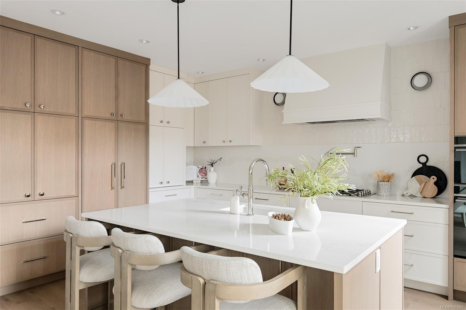 1039 Falkland Rd, Oak Bay, BC