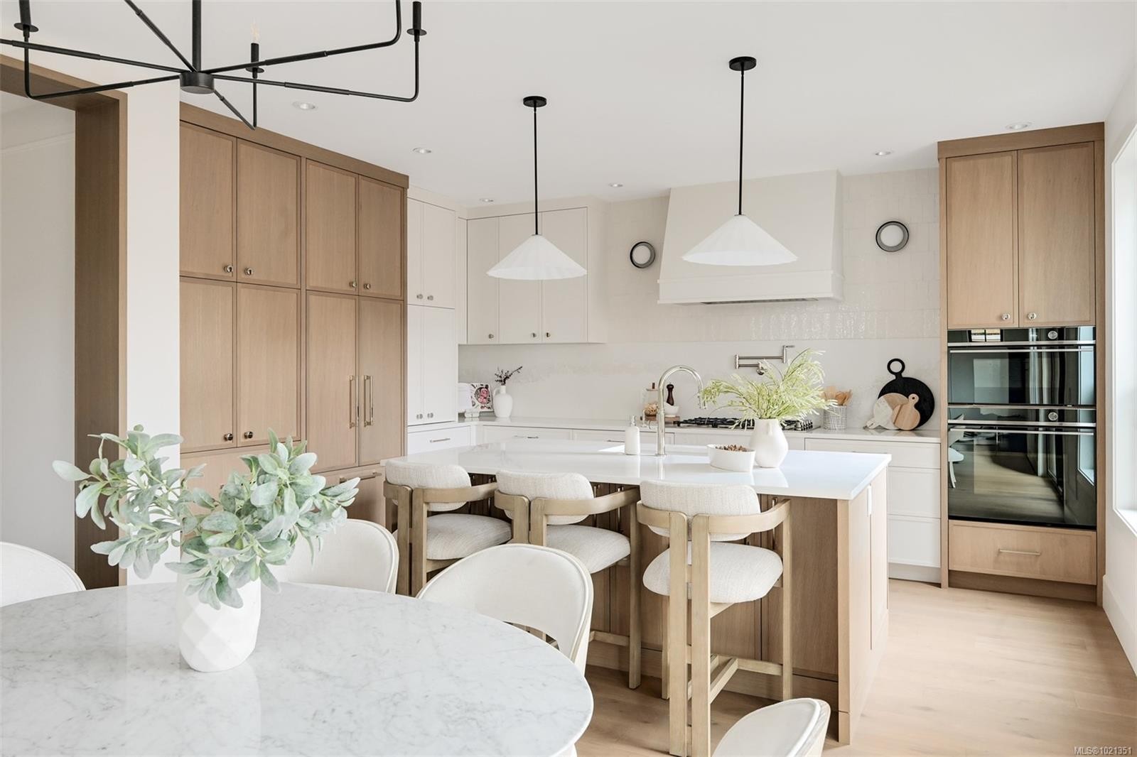 1039 Falkland Rd, Oak Bay, BC