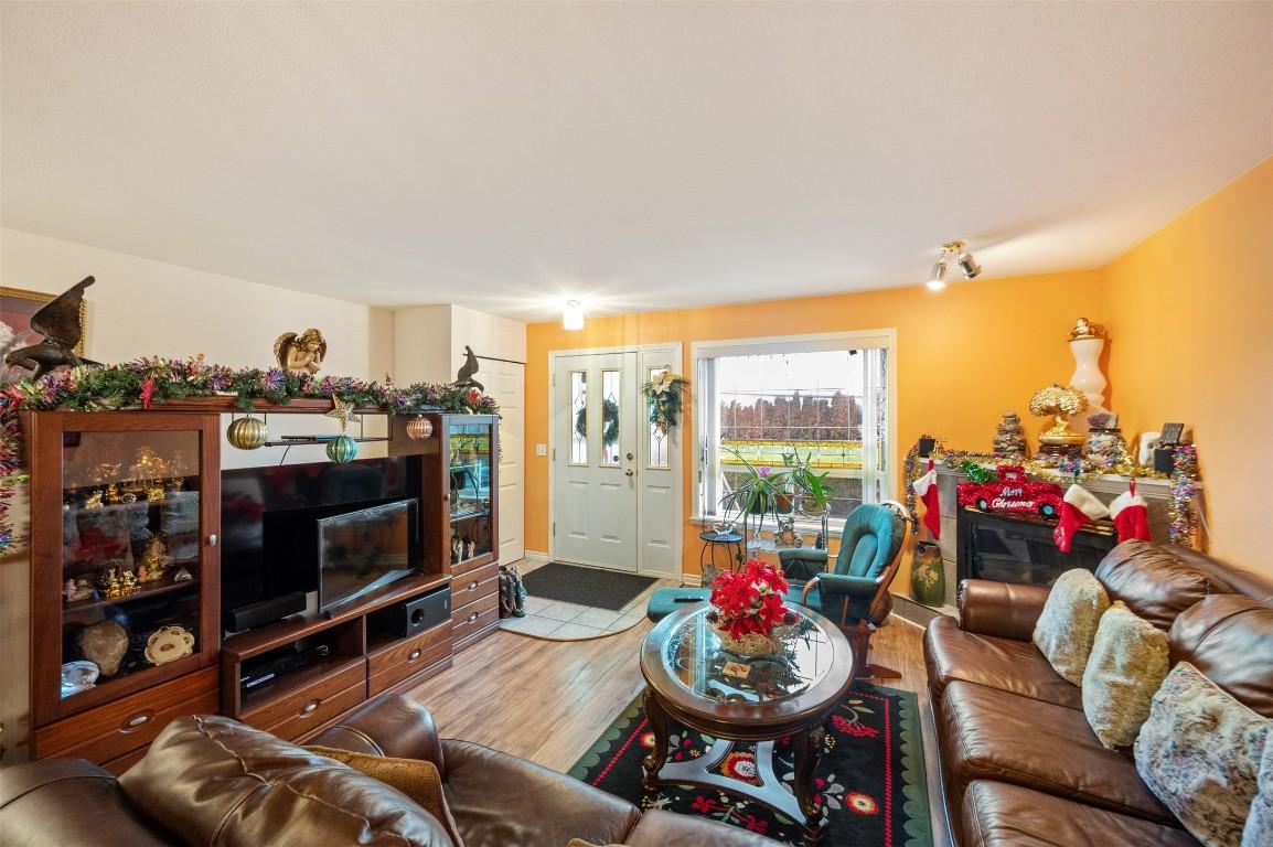 3-12612 Giants Head Road, Summerland, BC - Indoor Photo Showing Living Room