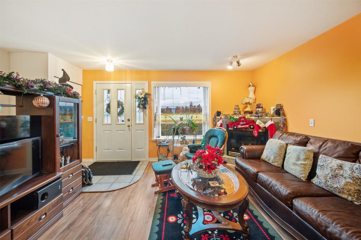 3-12612 Giants Head Road, Summerland, BC - Indoor Photo Showing Living Room