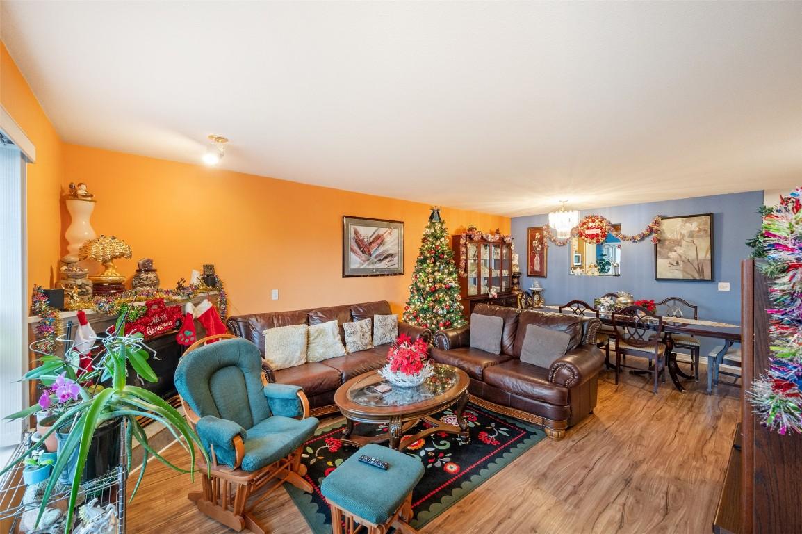 3-12612 Giants Head Road, Summerland, BC - Indoor Photo Showing Living Room