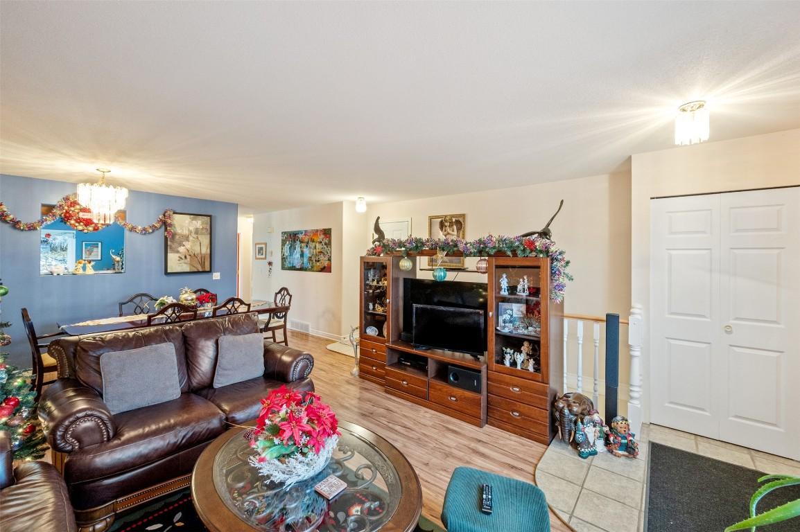 3-12612 Giants Head Road, Summerland, BC - Indoor Photo Showing Living Room