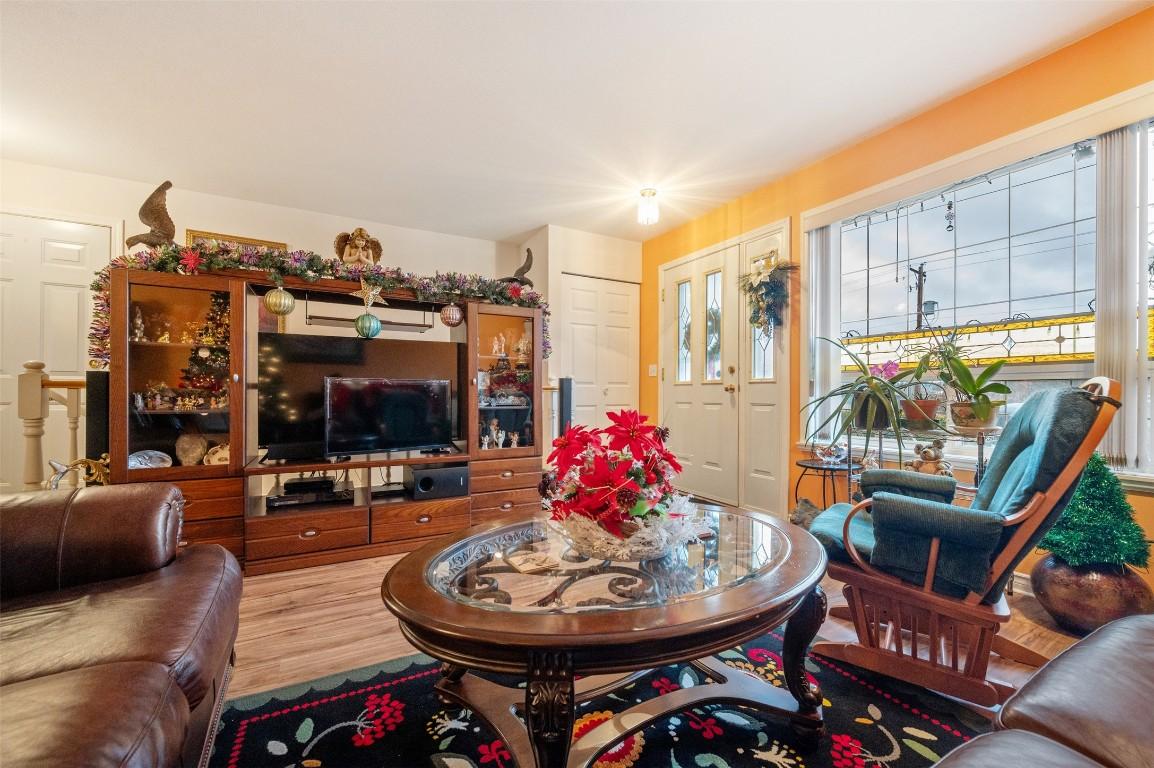3-12612 Giants Head Road, Summerland, BC - Indoor Photo Showing Living Room