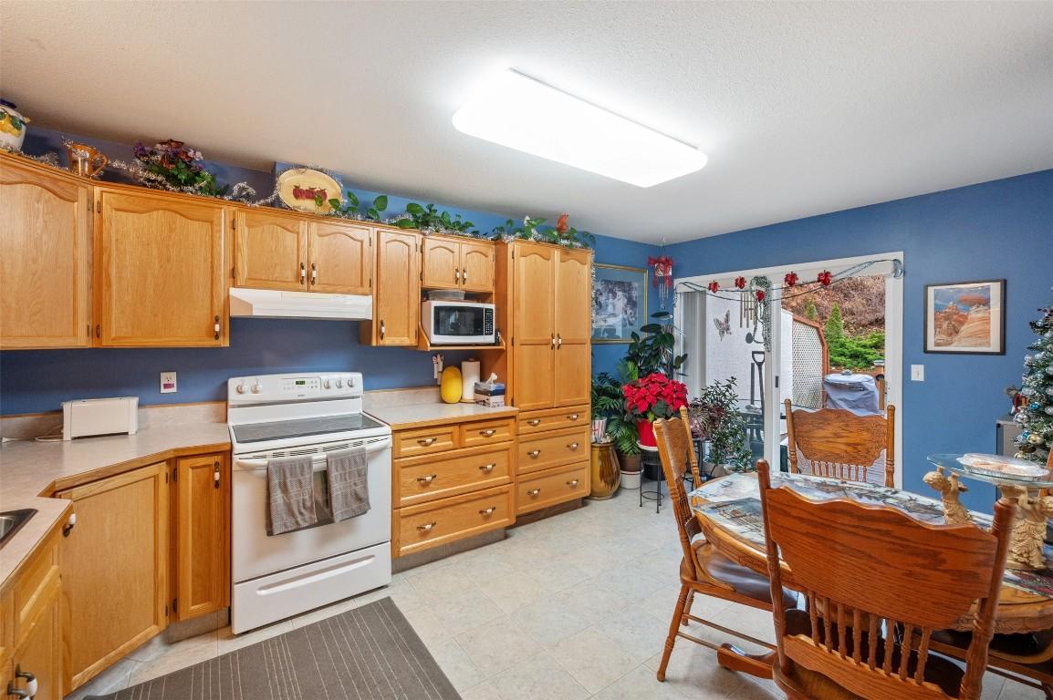 3-12612 Giants Head Road, Summerland, BC - Indoor Photo Showing Kitchen