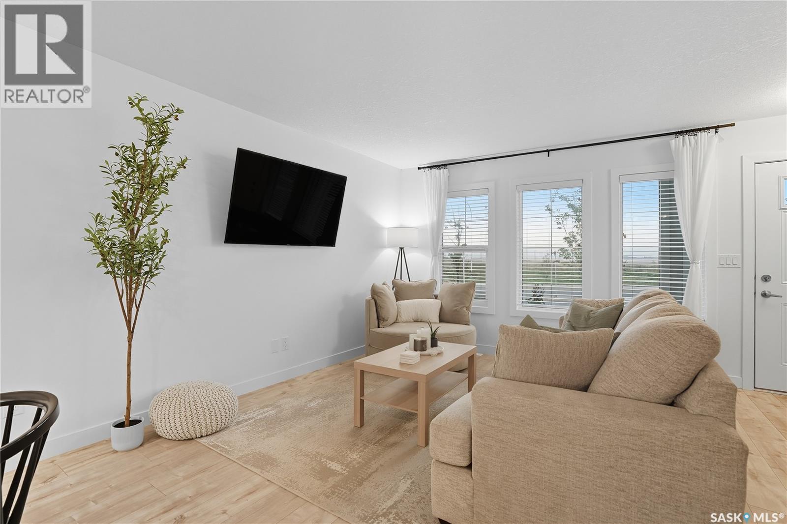 304 Mcormond Drive, Saskatoon, SK - Indoor Photo Showing Living Room