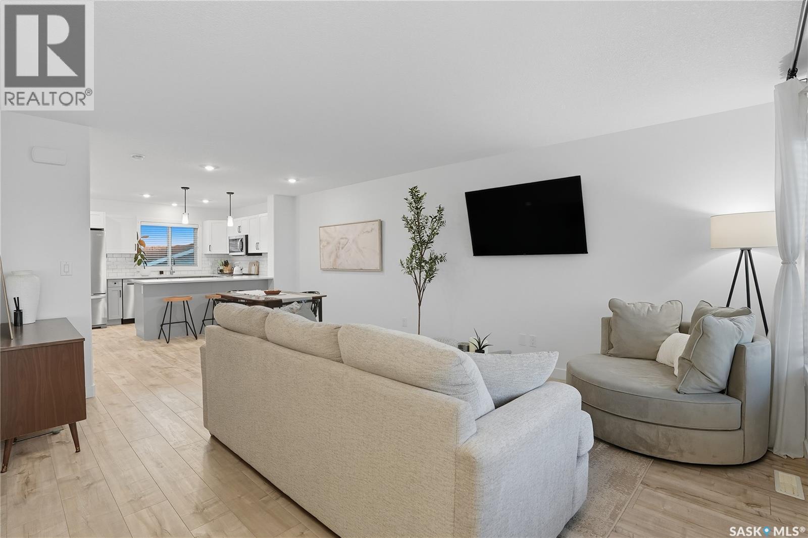 304 Mcormond Drive, Saskatoon, SK - Indoor Photo Showing Living Room