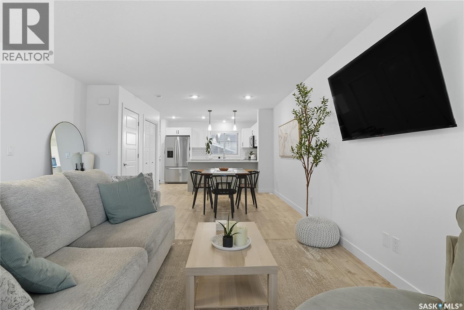 304 Mcormond Drive, Saskatoon, SK - Indoor Photo Showing Living Room