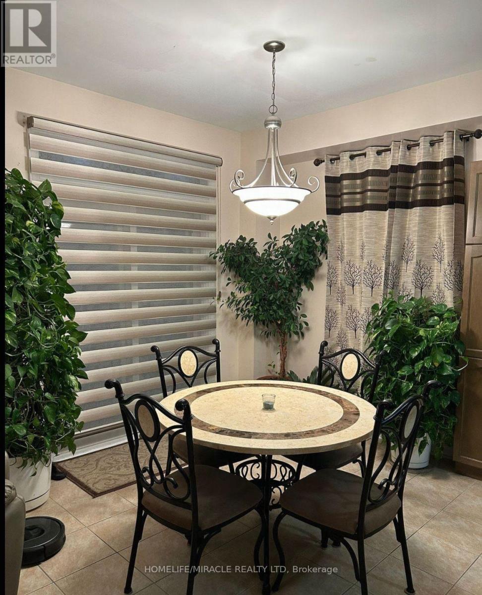 20 Midnightsun Trail, Brampton, ON - Indoor Photo Showing Dining Room