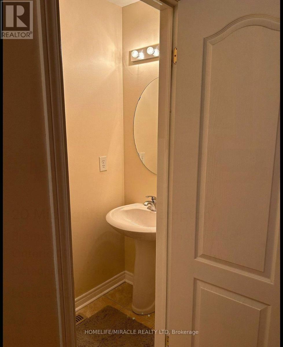 20 Midnightsun Trail, Brampton, ON - Indoor Photo Showing Bathroom