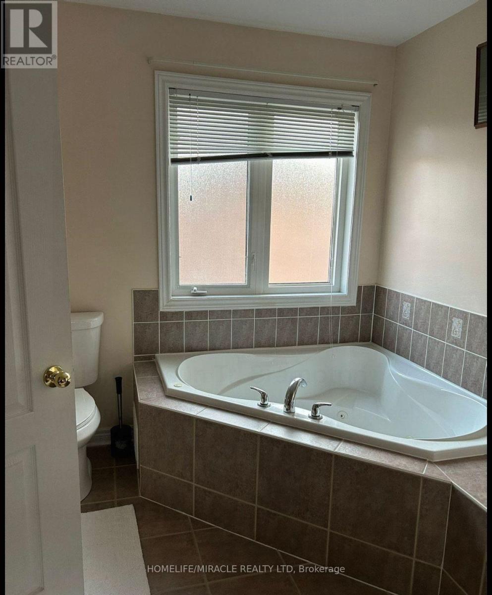 20 Midnightsun Trail, Brampton, ON - Indoor Photo Showing Bathroom