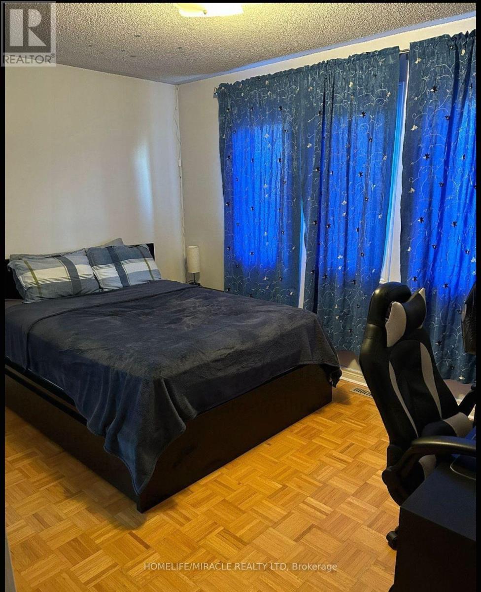 20 Midnightsun Trail, Brampton, ON - Indoor Photo Showing Bedroom