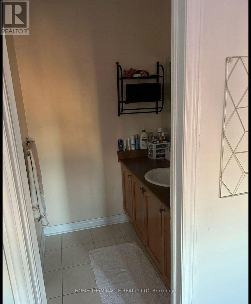 20 Midnightsun Trail, Brampton, ON - Indoor Photo Showing Bathroom