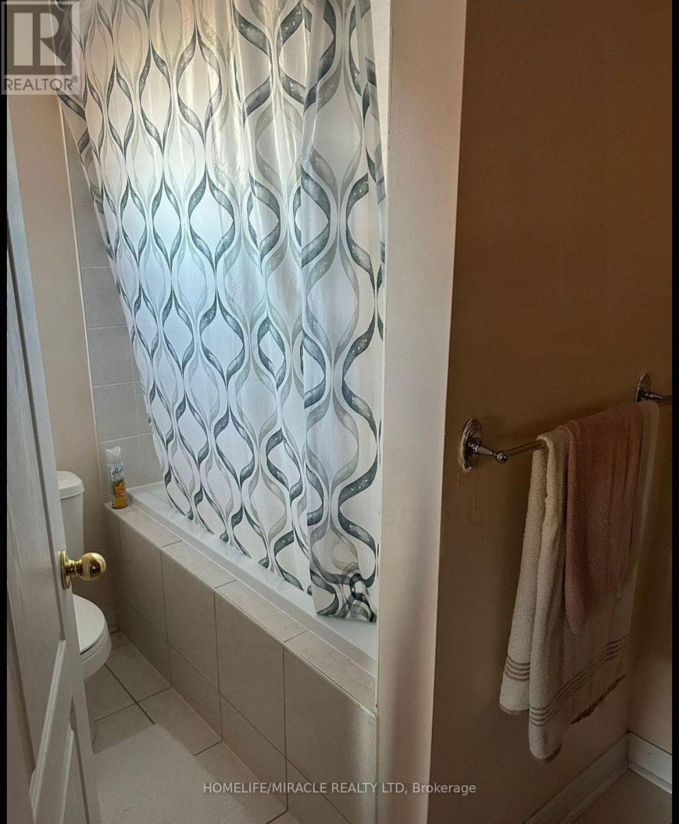 20 Midnightsun Trail, Brampton, ON - Indoor Photo Showing Bathroom