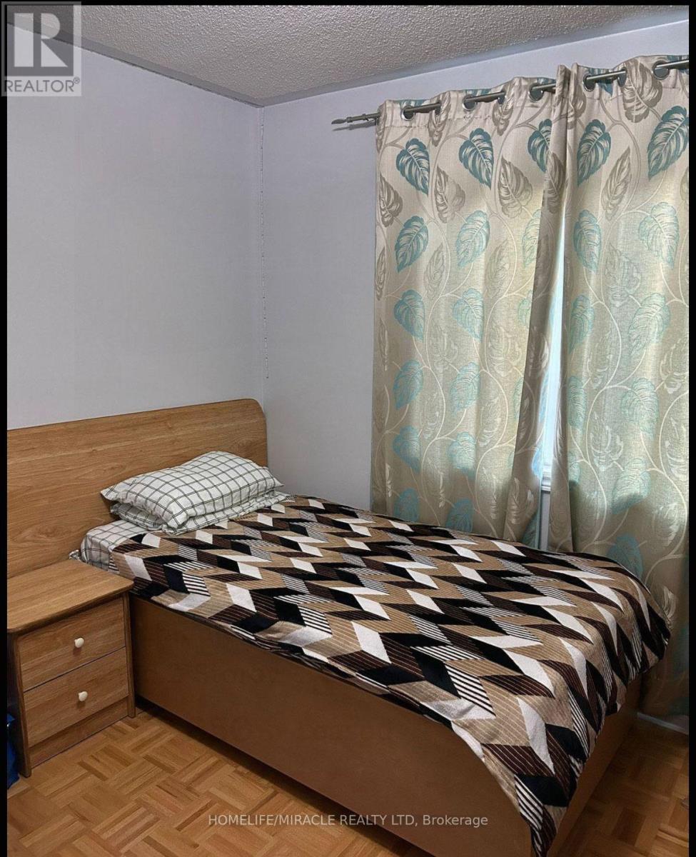 20 Midnightsun Trail, Brampton, ON - Indoor Photo Showing Bedroom