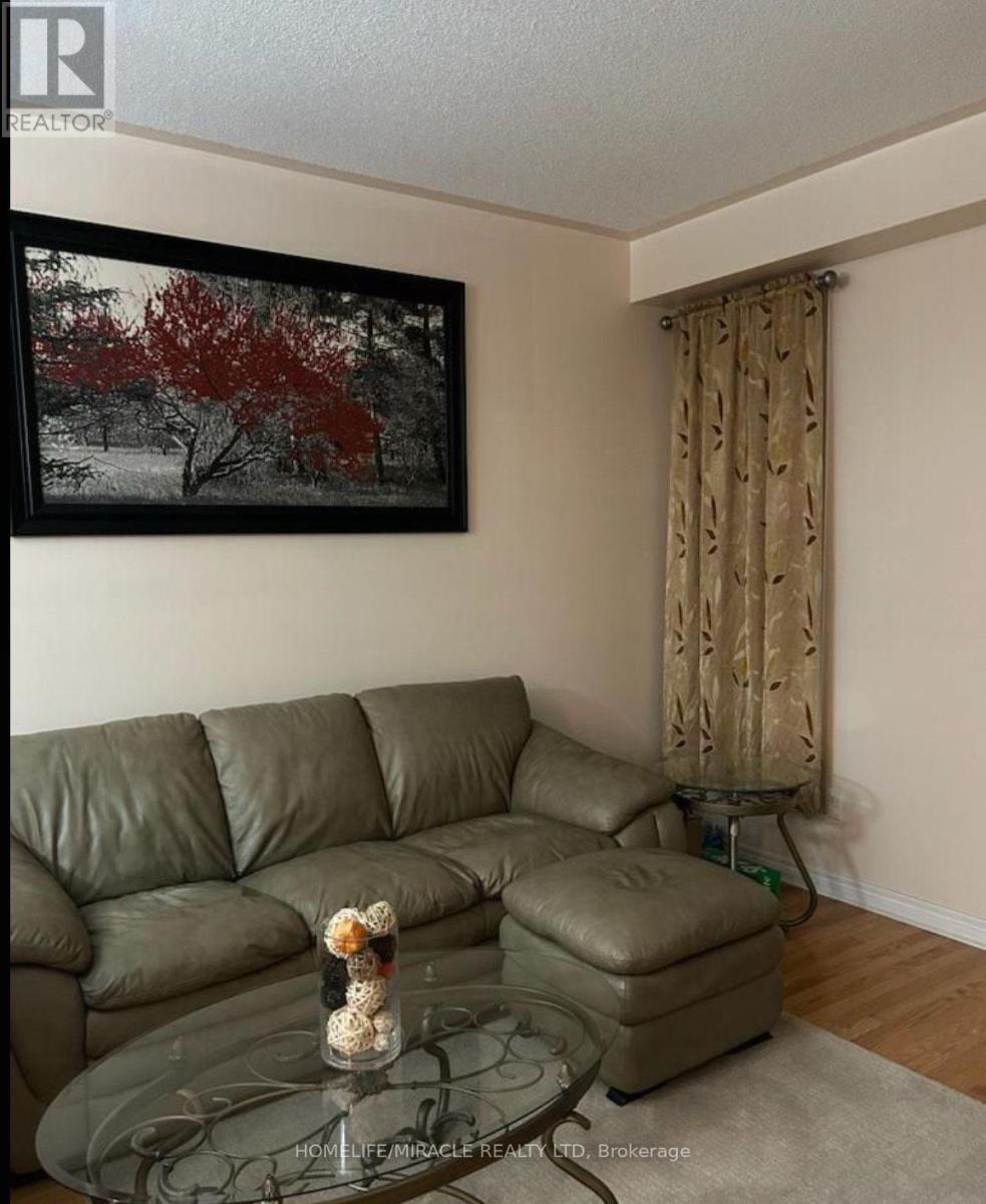 20 Midnightsun Trail, Brampton, ON - Indoor Photo Showing Living Room