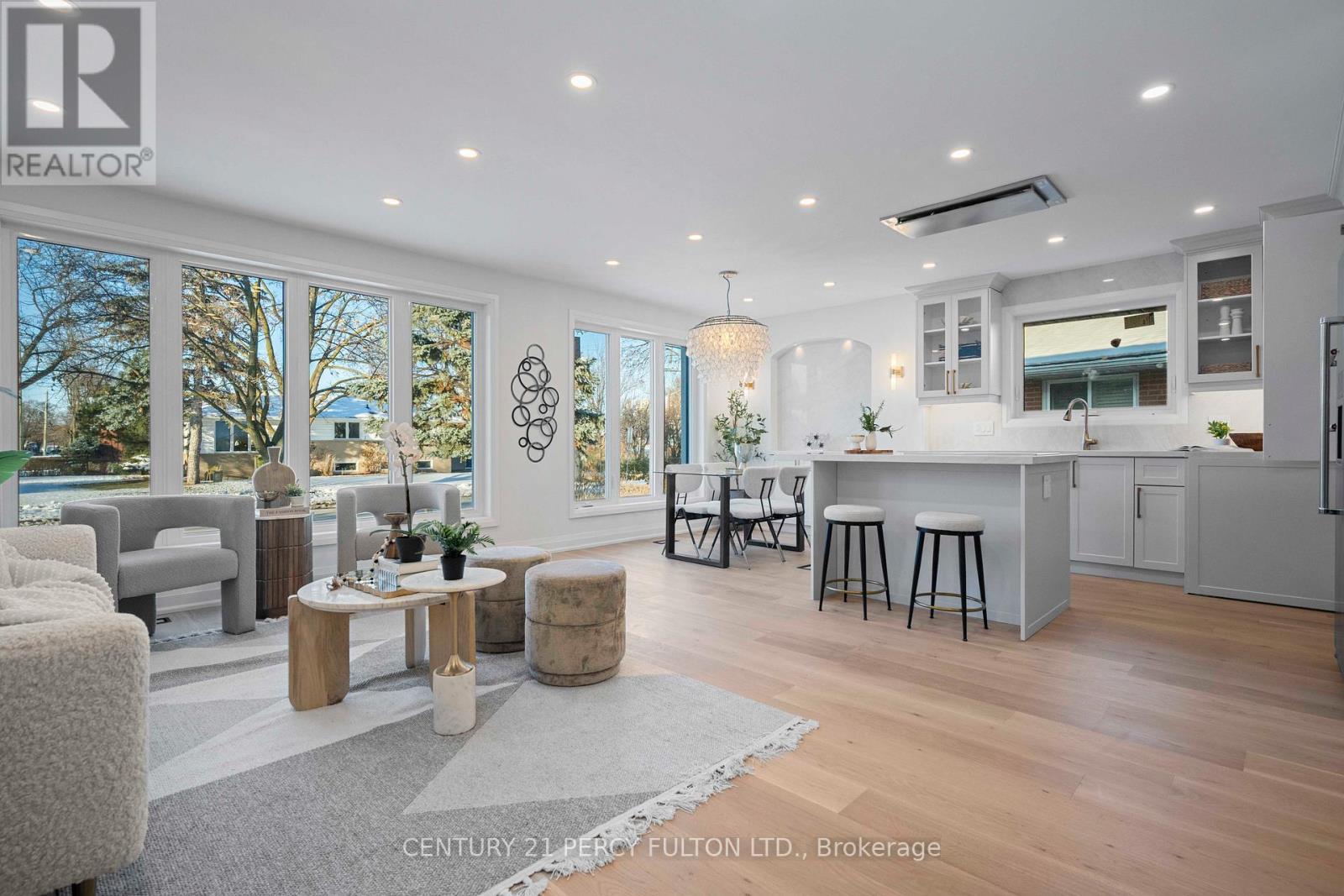 3 Learmont Drive, Toronto, ON - Indoor Photo Showing Living Room