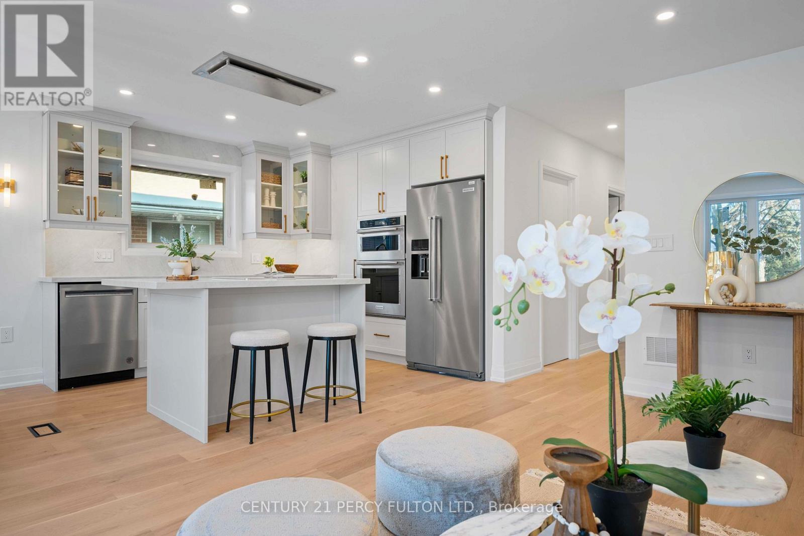 3 Learmont Drive, Toronto, ON - Indoor Photo Showing Kitchen With Upgraded Kitchen