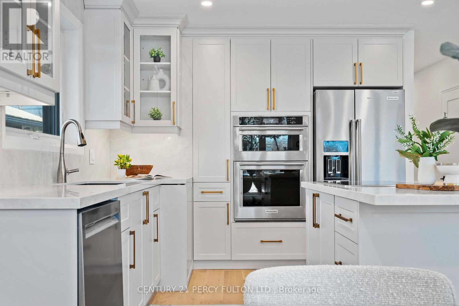 3 Learmont Drive, Toronto, ON - Indoor Photo Showing Kitchen With Upgraded Kitchen