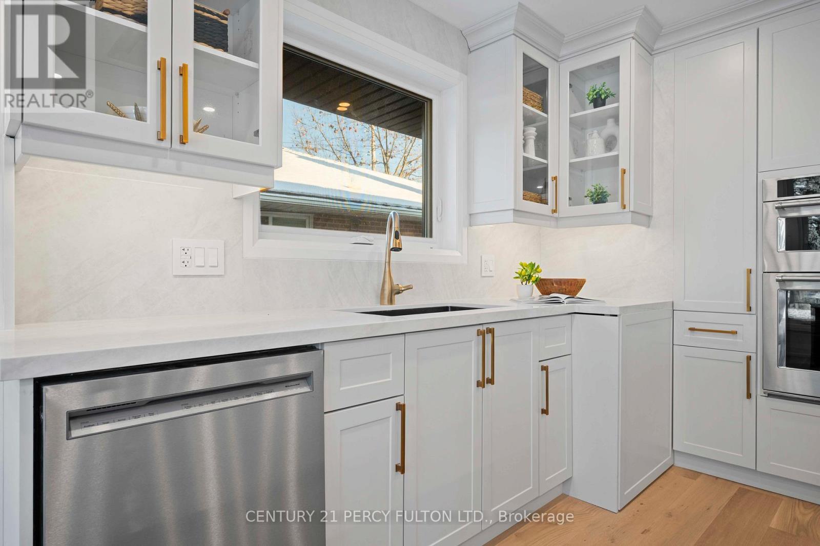 3 Learmont Drive, Toronto, ON - Indoor Photo Showing Kitchen