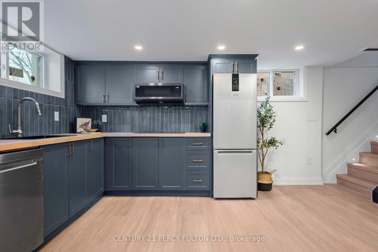 3 Learmont Drive, Toronto, ON - Indoor Photo Showing Kitchen