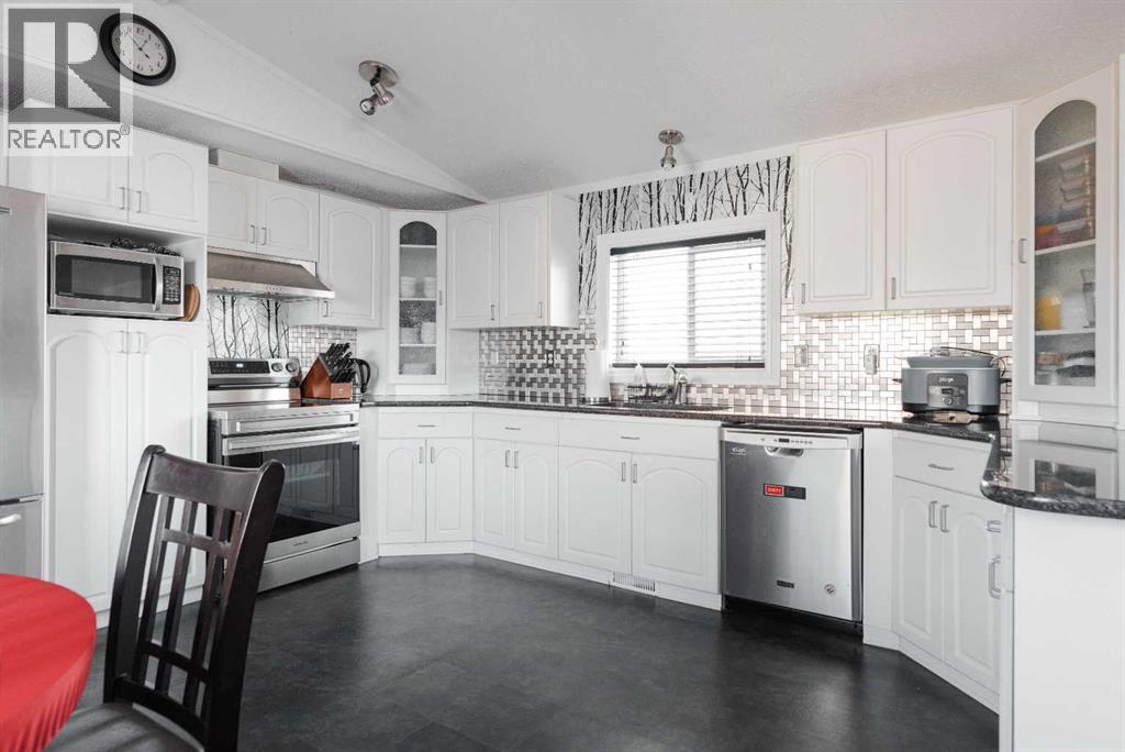 160 Grandview Crescent, Fort Mcmurray, AB - Indoor Photo Showing Kitchen
