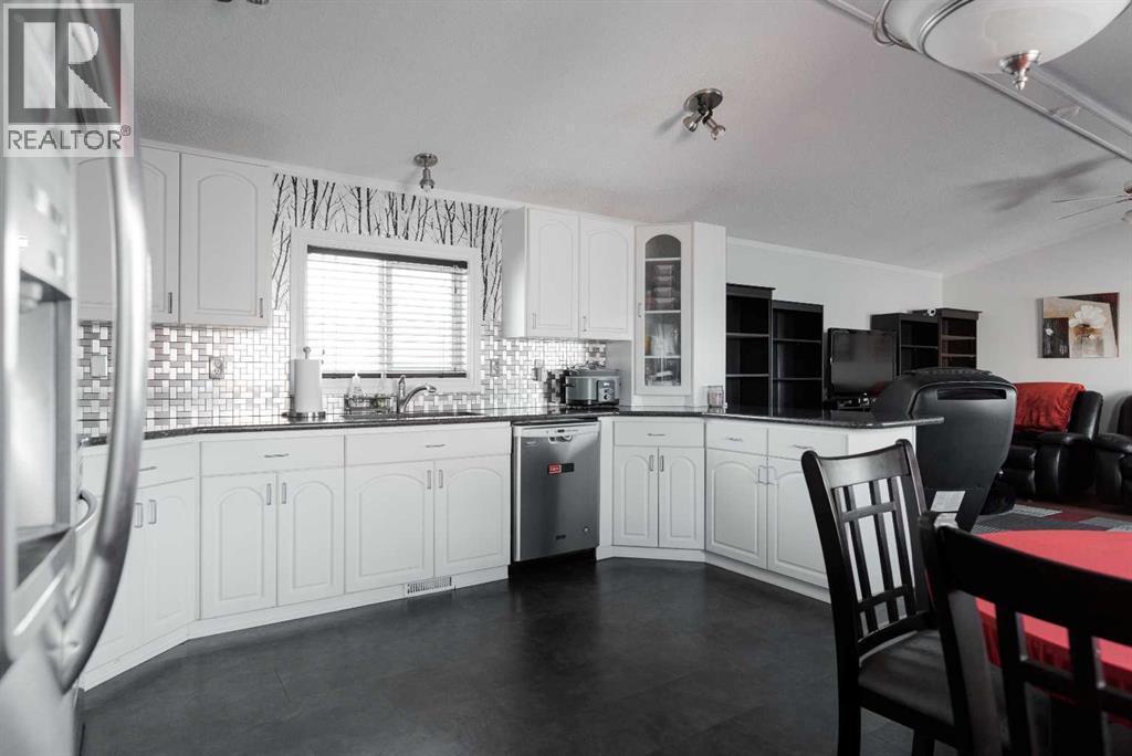 160 Grandview Crescent, Fort Mcmurray, AB - Indoor Photo Showing Kitchen