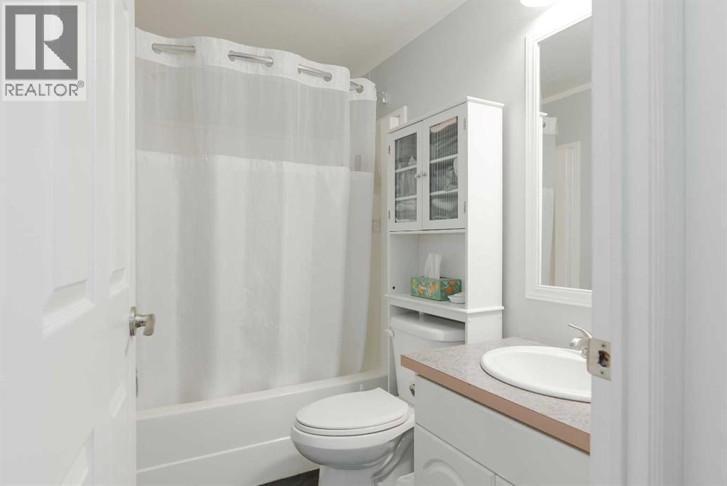 160 Grandview Crescent, Fort Mcmurray, AB - Indoor Photo Showing Bathroom