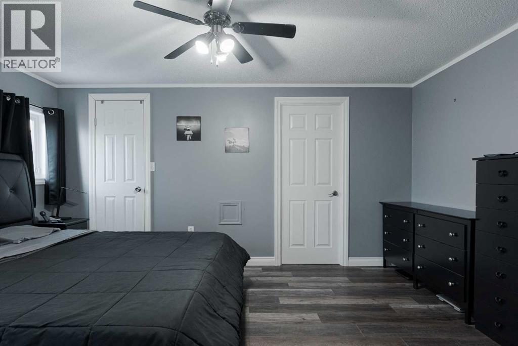 160 Grandview Crescent, Fort Mcmurray, AB - Indoor Photo Showing Bedroom