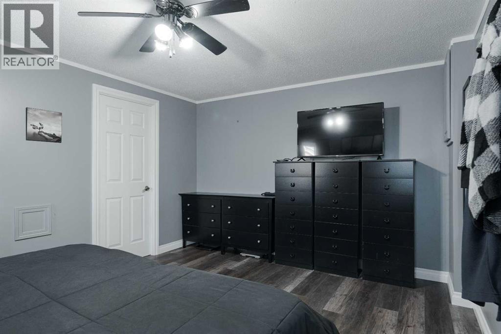 160 Grandview Crescent, Fort Mcmurray, AB - Indoor Photo Showing Bedroom