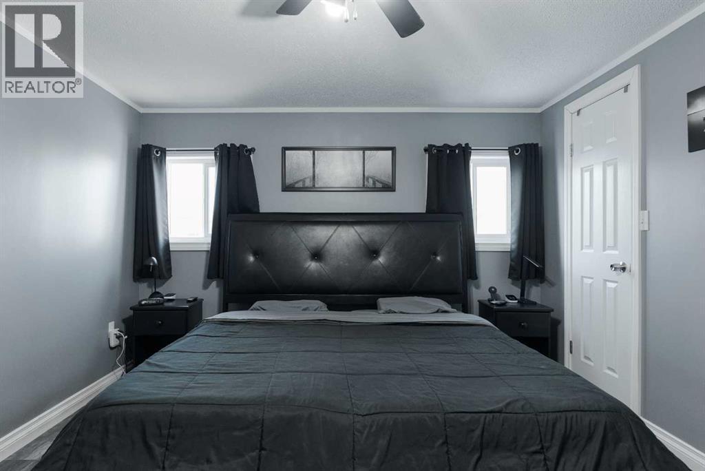 160 Grandview Crescent, Fort Mcmurray, AB - Indoor Photo Showing Bedroom