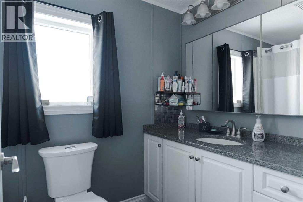 160 Grandview Crescent, Fort Mcmurray, AB - Indoor Photo Showing Bathroom