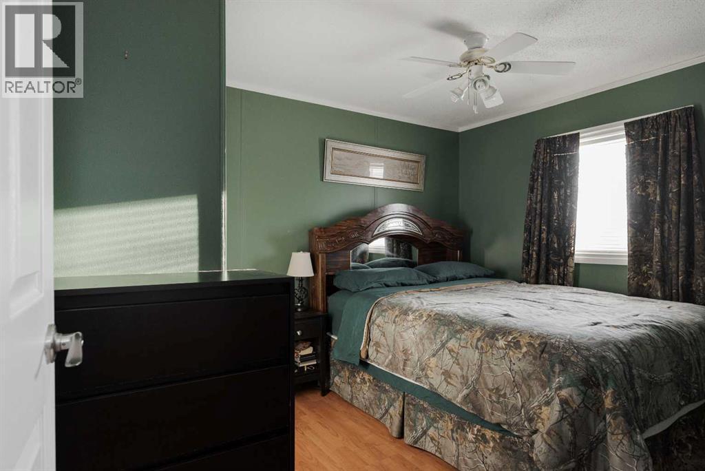160 Grandview Crescent, Fort Mcmurray, AB - Indoor Photo Showing Bedroom