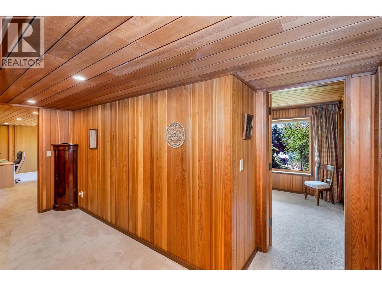 460 Crestview Drive, Coldstream, BC - Indoor Photo Showing Other Room