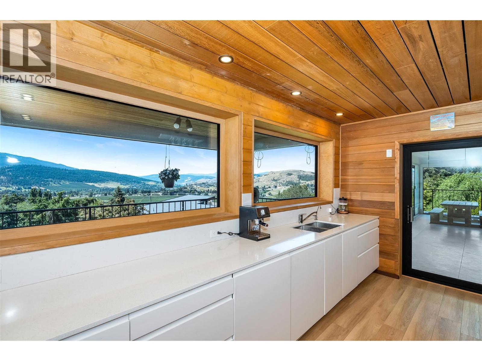 460 Crestview Drive, Coldstream, BC - With Exterior