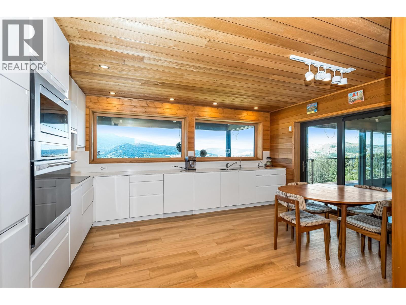 460 Crestview Drive, Coldstream, BC - Indoor