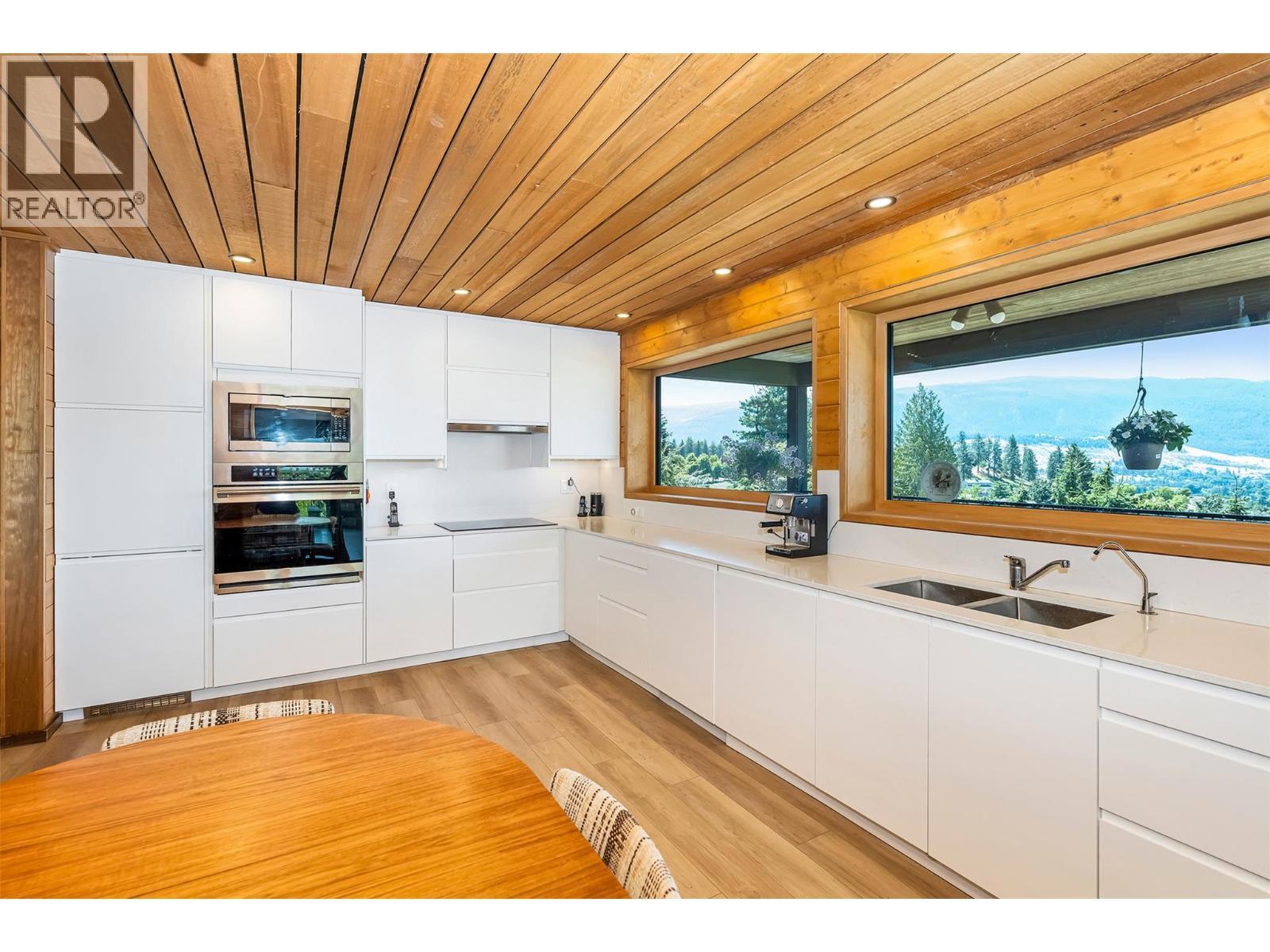 460 Crestview Drive, Coldstream, BC - Indoor Photo Showing Kitchen With Double Sink