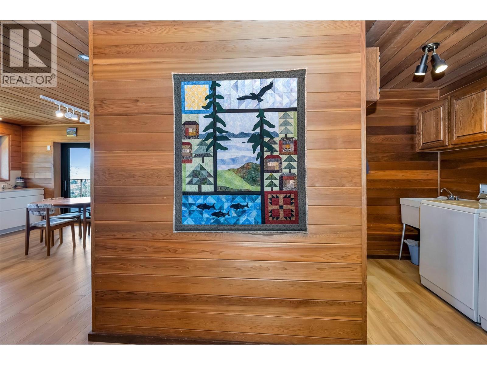 460 Crestview Drive, Coldstream, BC - Indoor Photo Showing Other Room