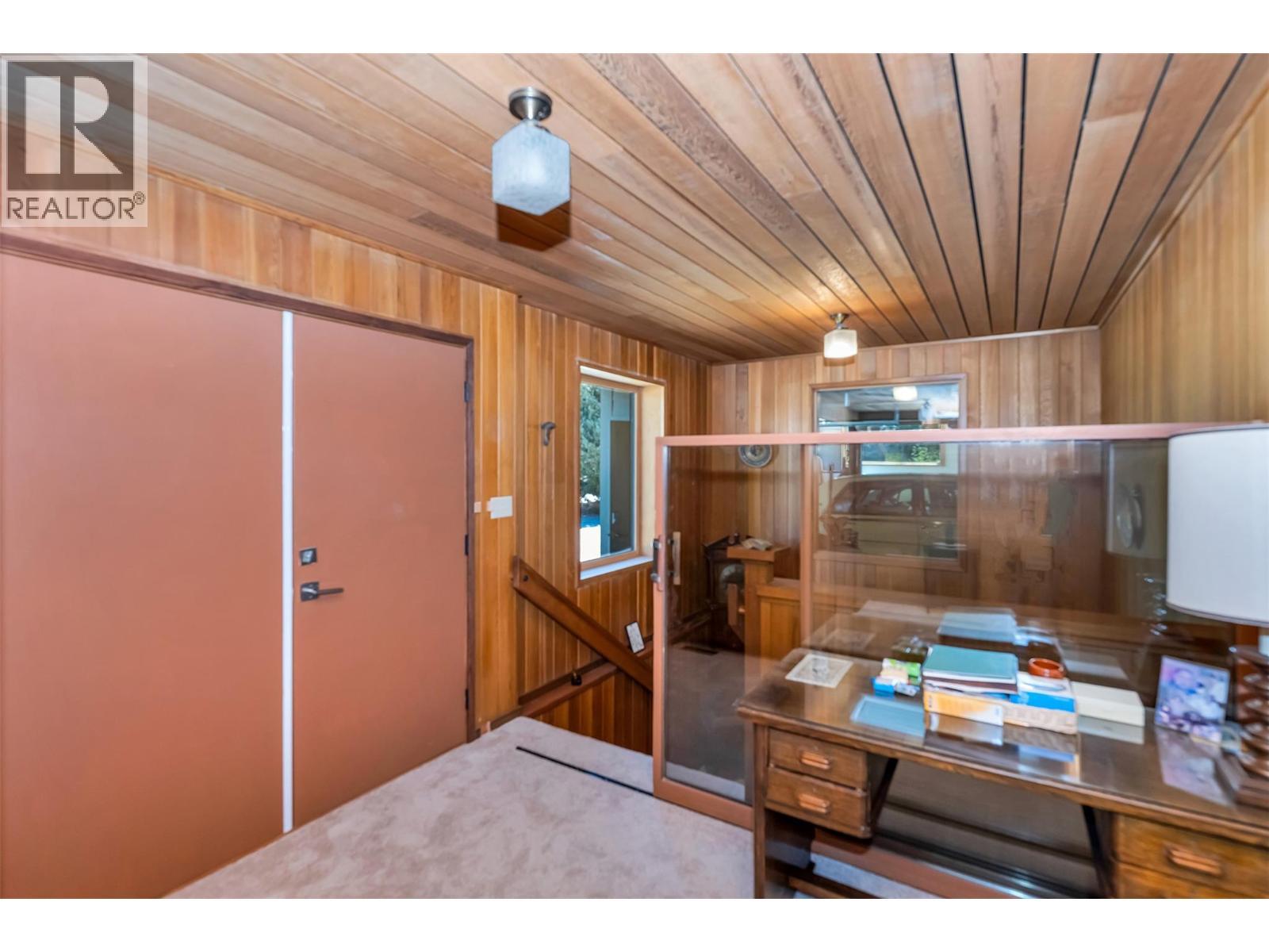 460 Crestview Drive, Coldstream, BC - Indoor