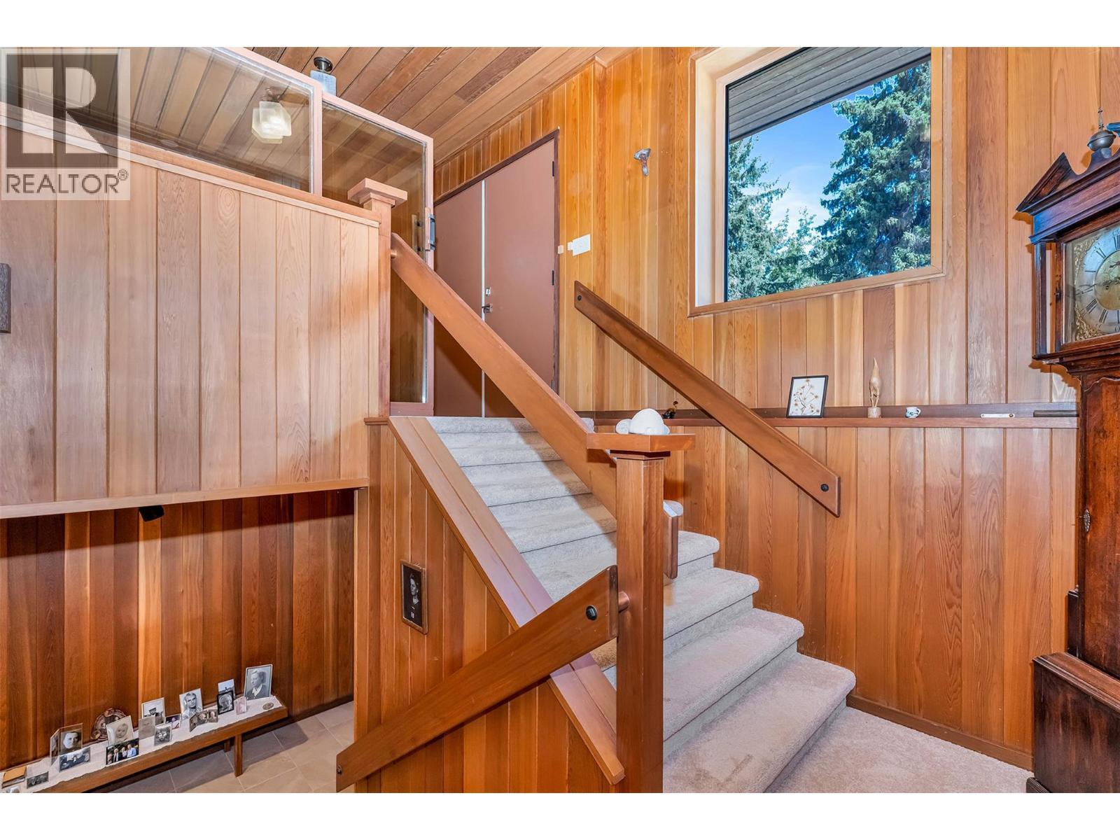 460 Crestview Drive, Coldstream, BC - Indoor Photo Showing Other Room