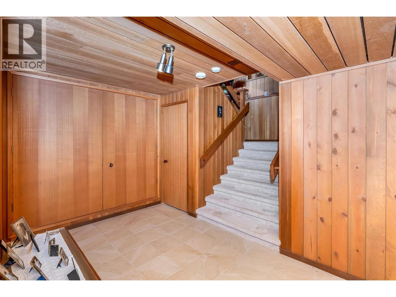 460 Crestview Drive, Coldstream, BC - Indoor Photo Showing Other Room