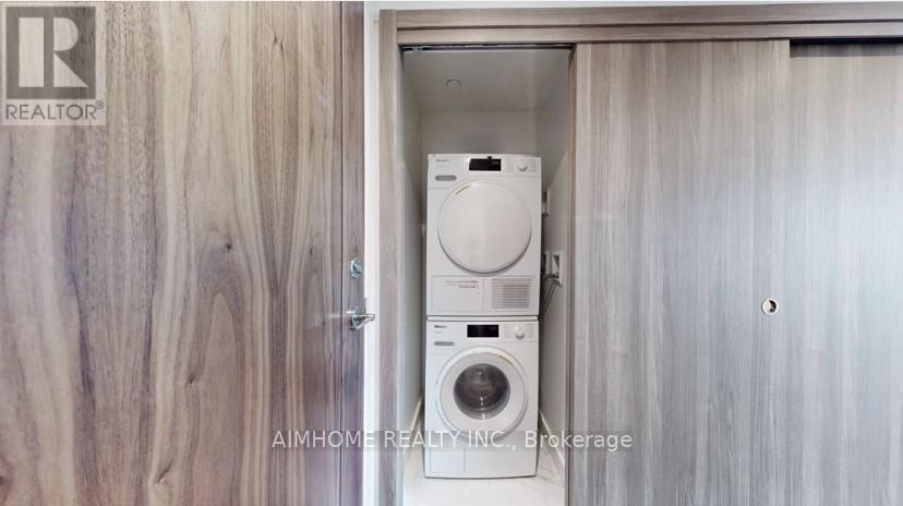 1506 - 27 Mcmahon Drive, Toronto, ON - Indoor Photo Showing Laundry Room