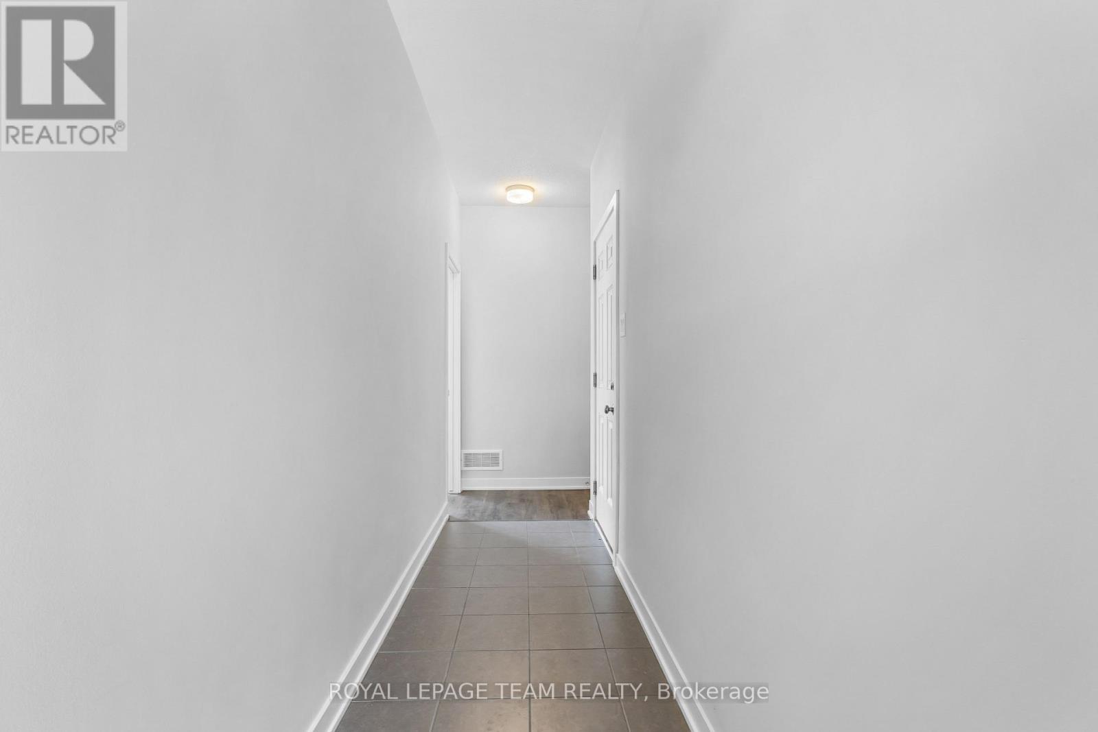 419 Mortar Terrace, Ottawa, ON - Indoor Photo Showing Other Room