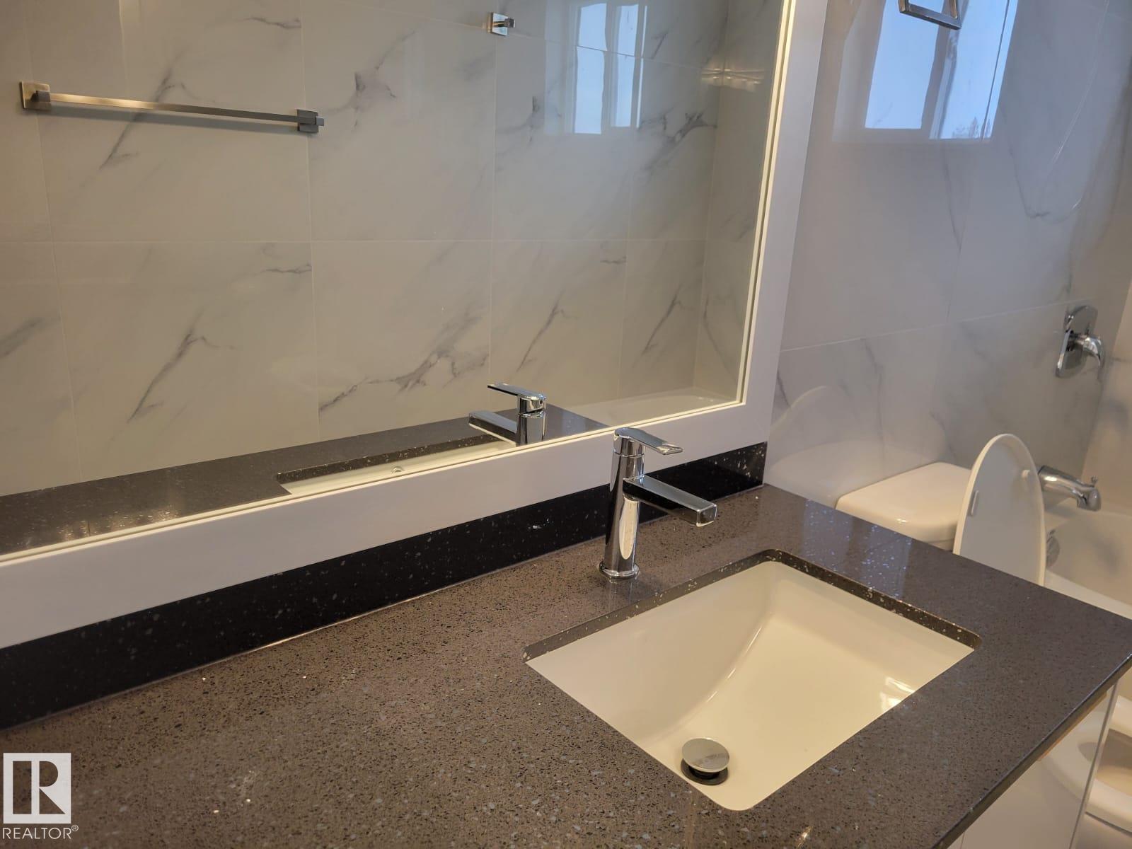 15112 72 St Nw, Edmonton, AB - Indoor Photo Showing Bathroom