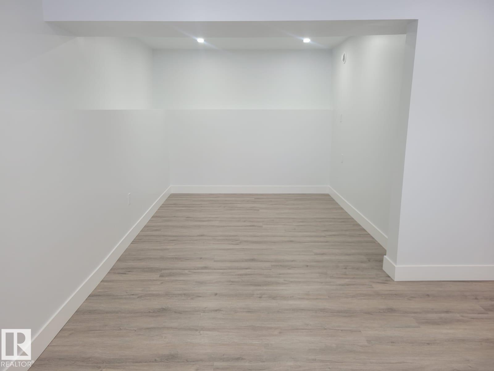 15112 72 St Nw, Edmonton, AB - Indoor Photo Showing Other Room