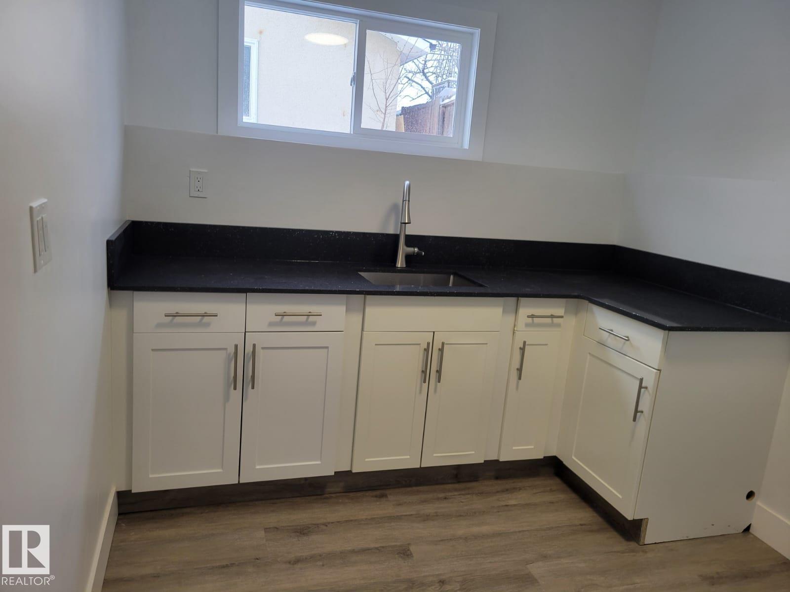 15112 72 St Nw, Edmonton, AB - Indoor