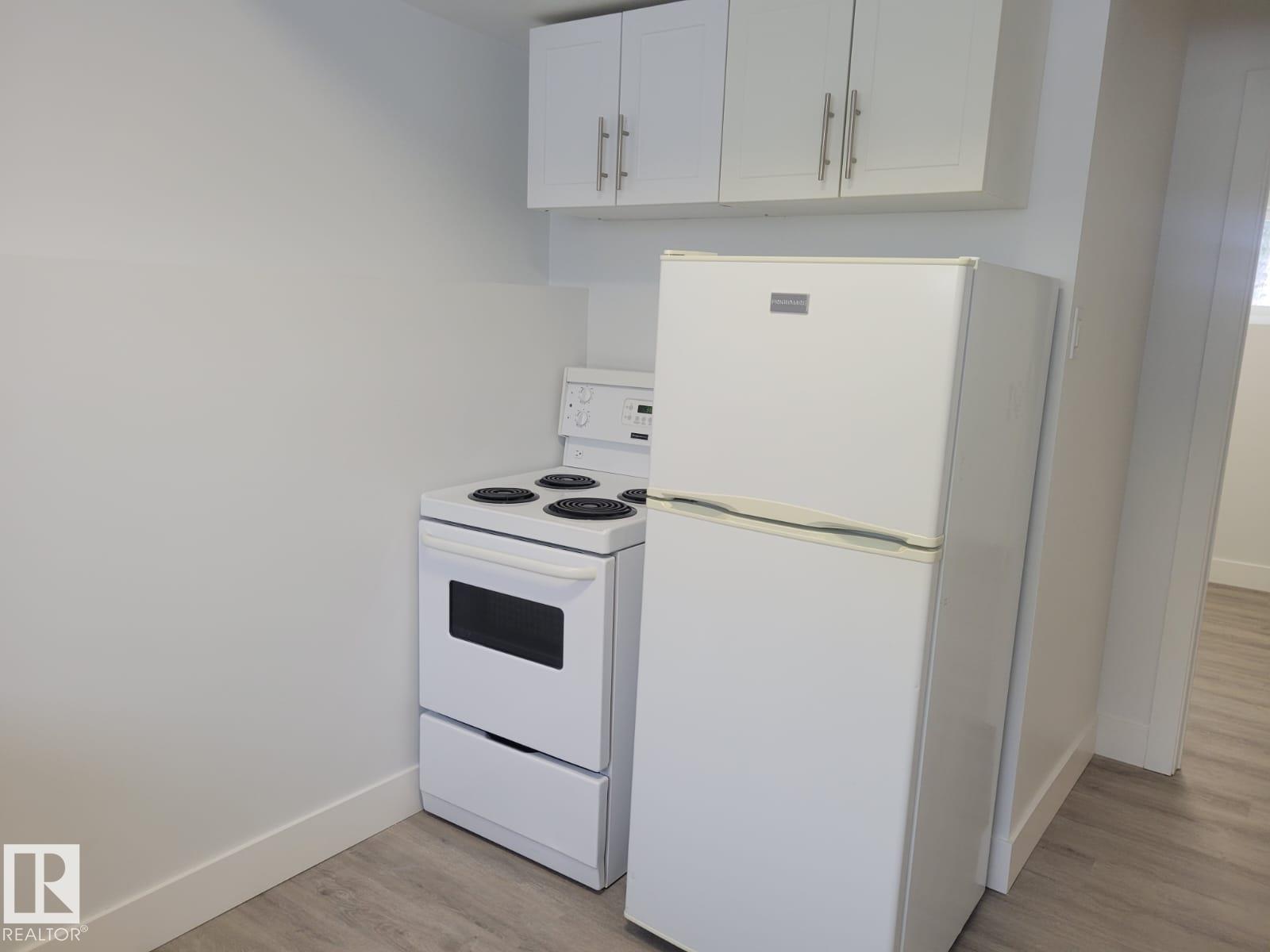 15112 72 St Nw, Edmonton, AB - Indoor Photo Showing Kitchen