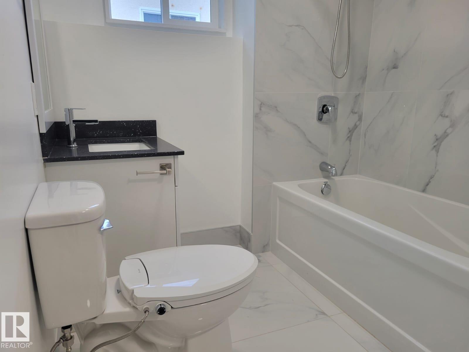 15112 72 St Nw, Edmonton, AB - Indoor Photo Showing Bathroom