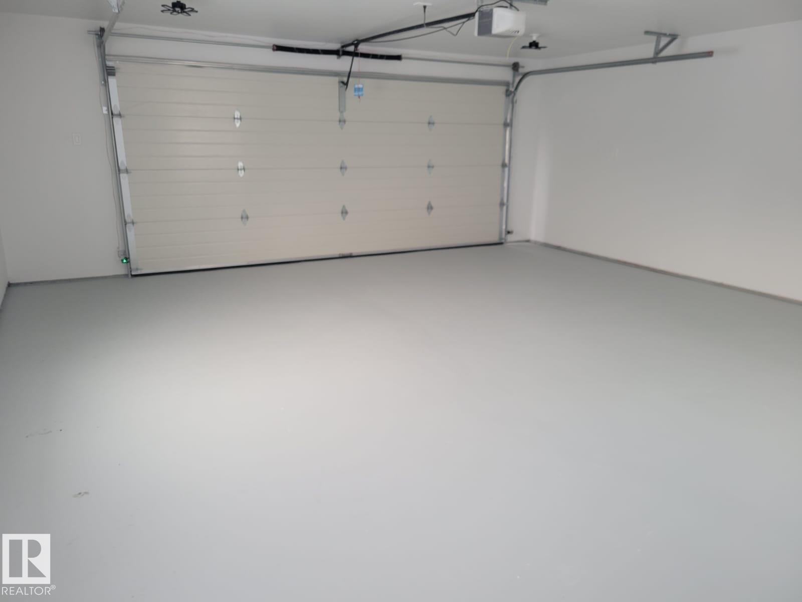 15112 72 St Nw, Edmonton, AB - Indoor Photo Showing Garage